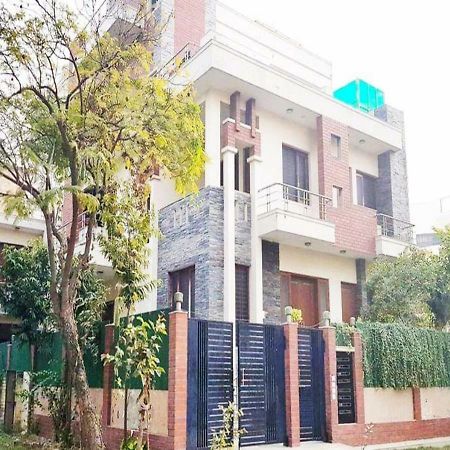 J P Residency Hotel Greater Noida Buitenkant foto