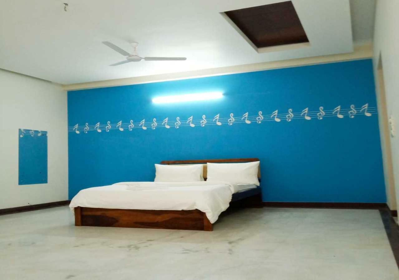 J P Residency Hotel Greater Noida Buitenkant foto