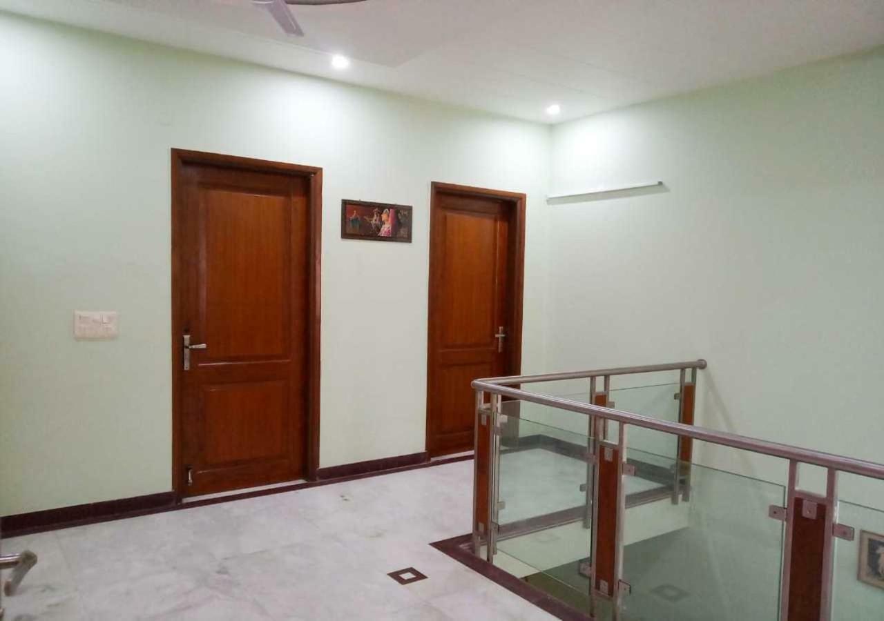J P Residency Hotel Greater Noida Buitenkant foto