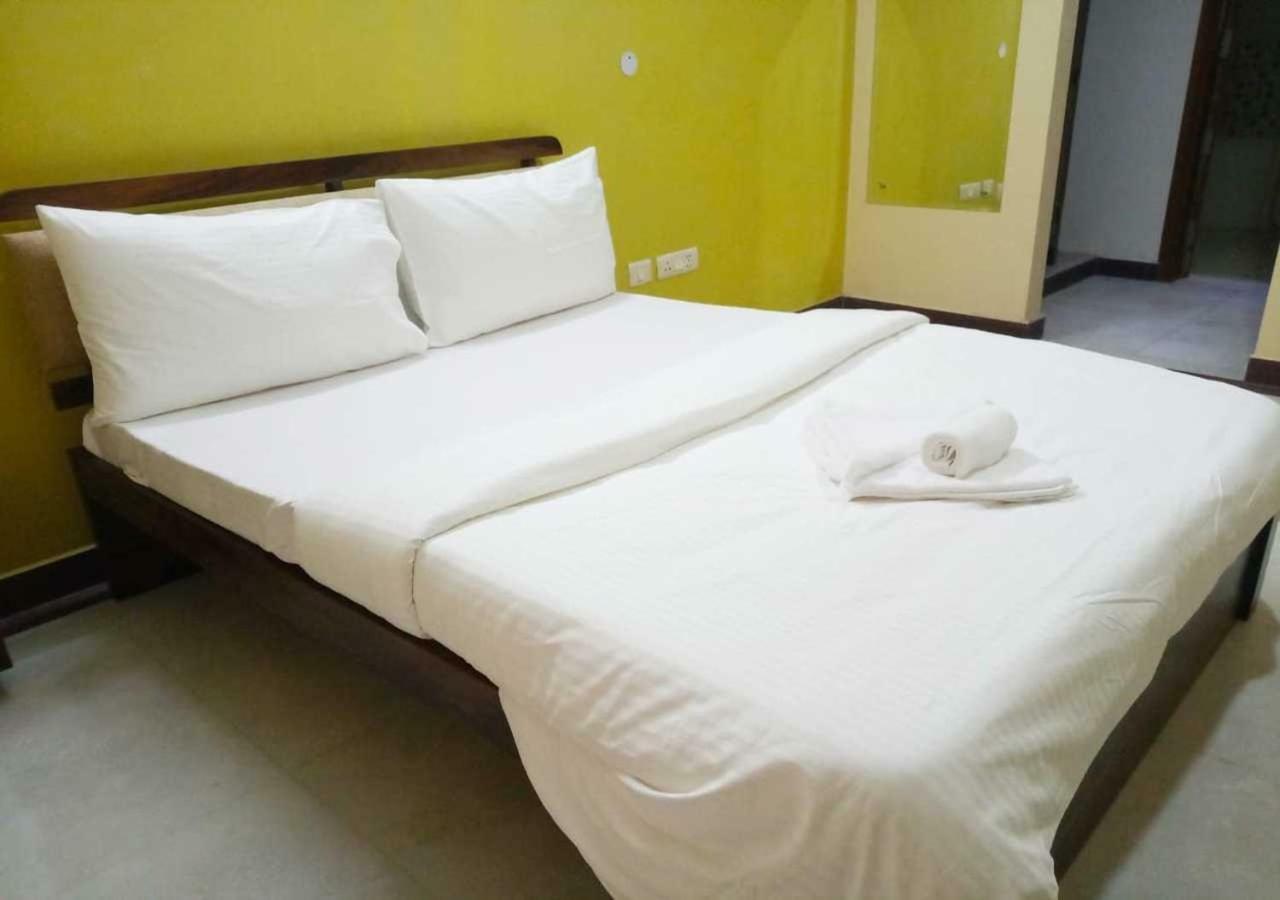 J P Residency Hotel Greater Noida Buitenkant foto