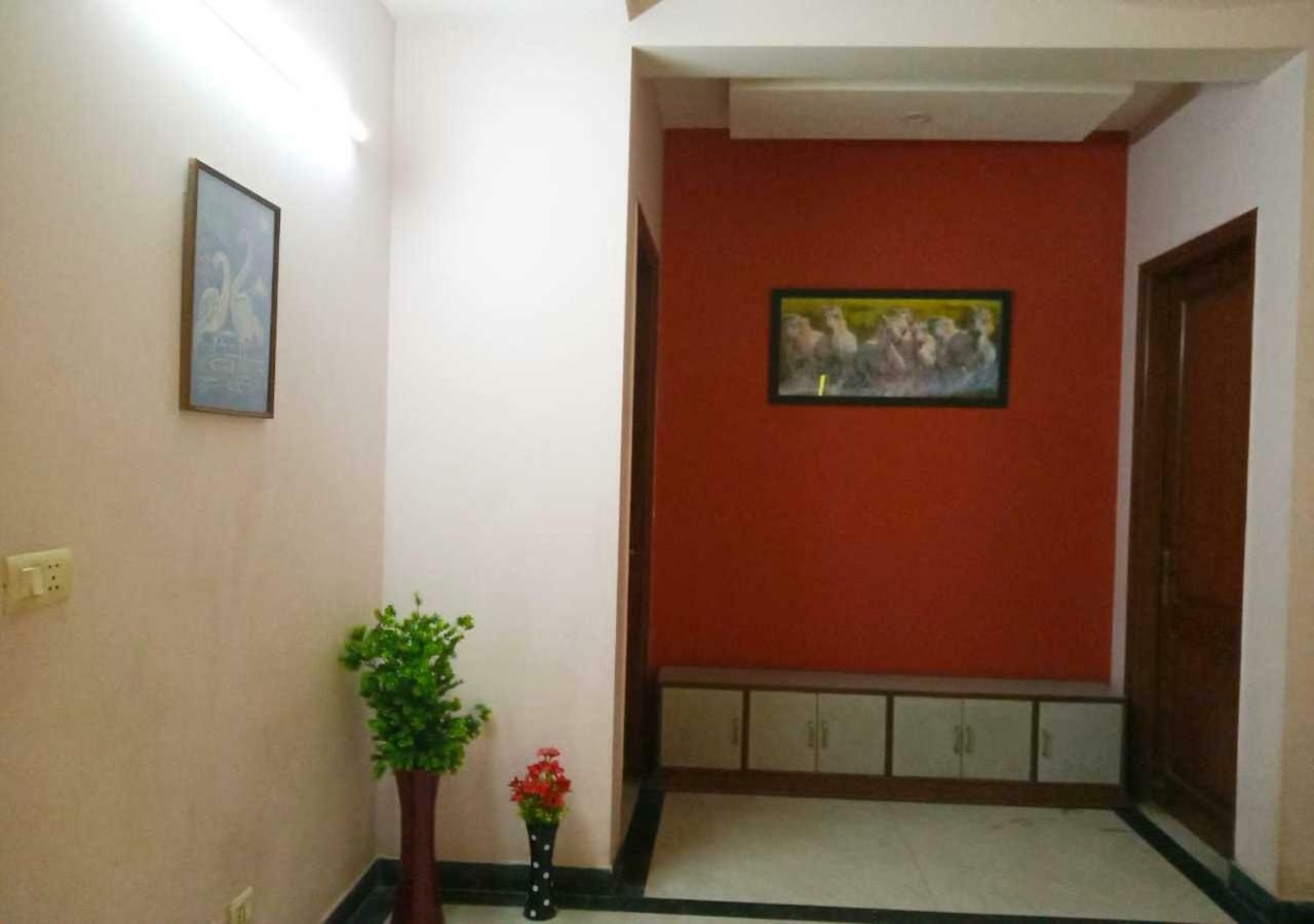 J P Residency Hotel Greater Noida Buitenkant foto