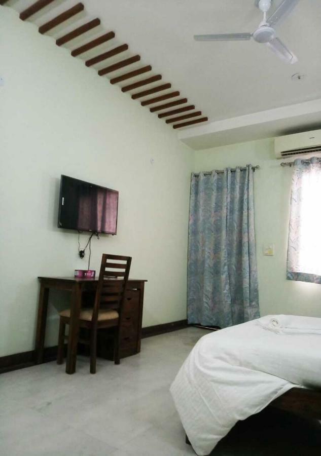 J P Residency Hotel Greater Noida Buitenkant foto