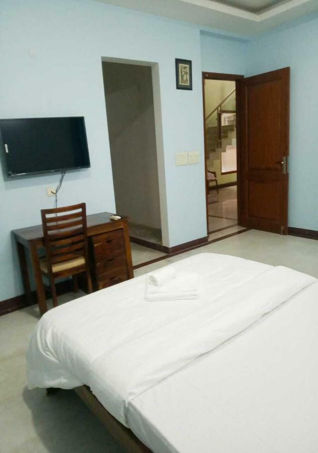 J P Residency Hotel Greater Noida Buitenkant foto