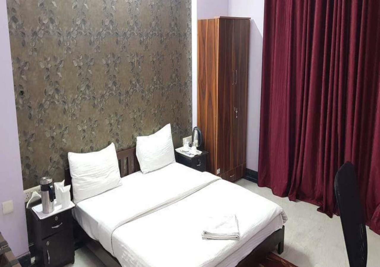 J P Residency Hotel Greater Noida Buitenkant foto