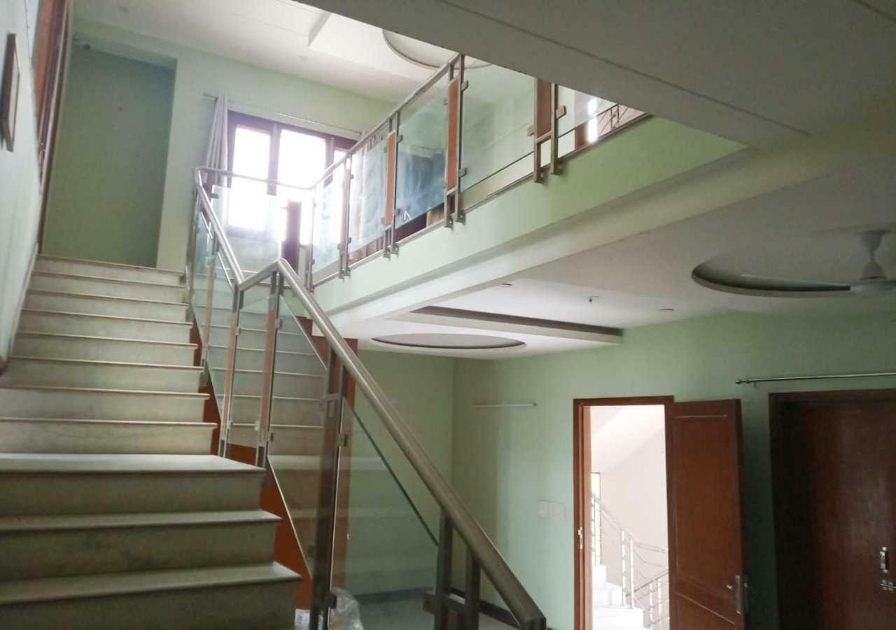 J P Residency Hotel Greater Noida Buitenkant foto