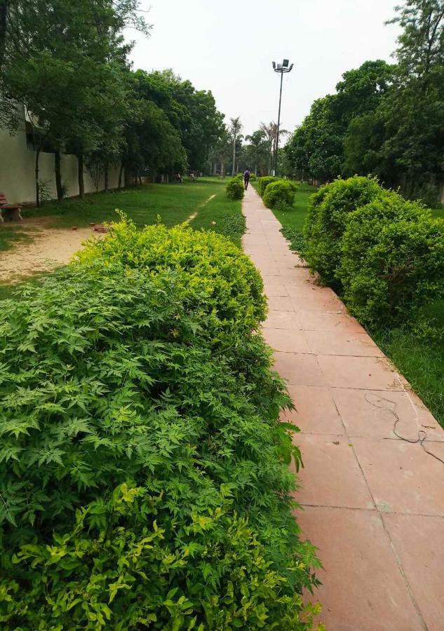 J P Residency Hotel Greater Noida Buitenkant foto