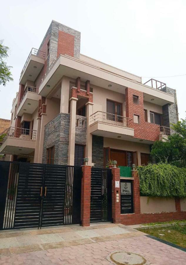 J P Residency Hotel Greater Noida Buitenkant foto
