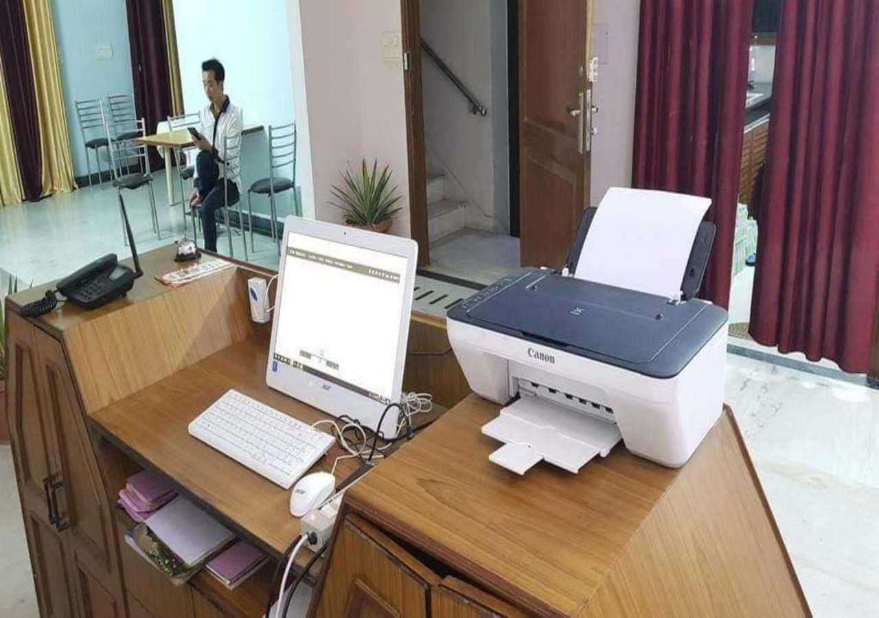 J P Residency Hotel Greater Noida Buitenkant foto