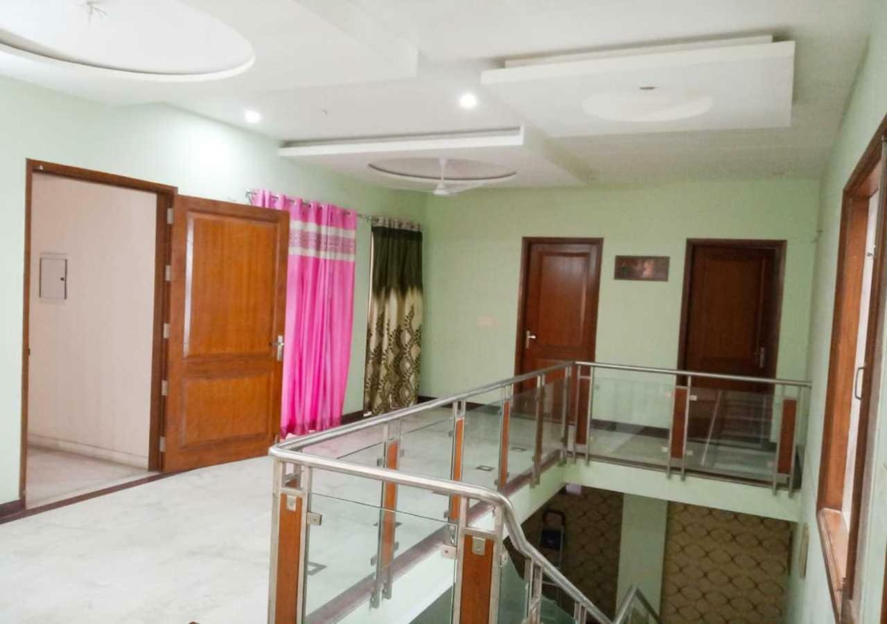 J P Residency Hotel Greater Noida Buitenkant foto