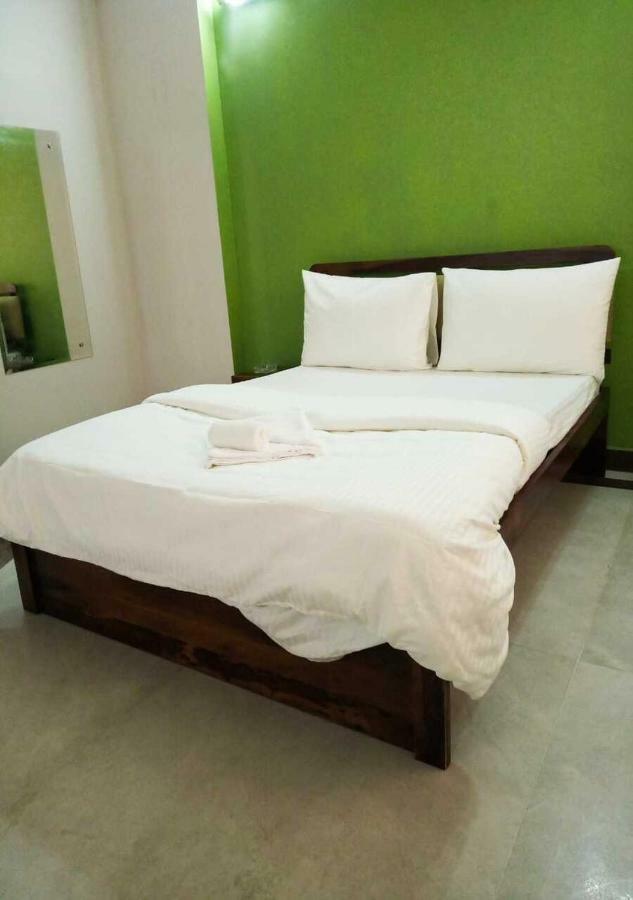 J P Residency Hotel Greater Noida Buitenkant foto